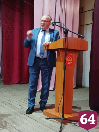 Саратовских чиновников призвали отремонтировать крышу учительнице