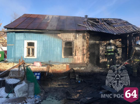Тела мужчины и женщины нашли в сгоревшем доме под Саратовом