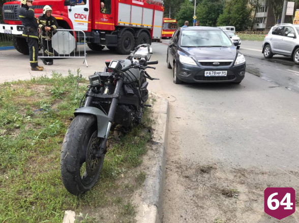 Байкер разбился в ДТП с легковушкой в Саратове