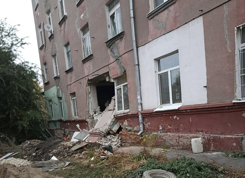 Губернатор поручил ускорить переселение жильцов дома с рухнувшей стеной 