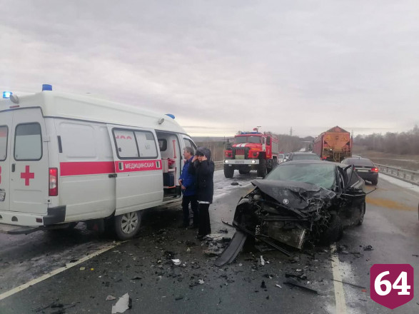 Два человека погибли в автокатастрофе под Саратовом