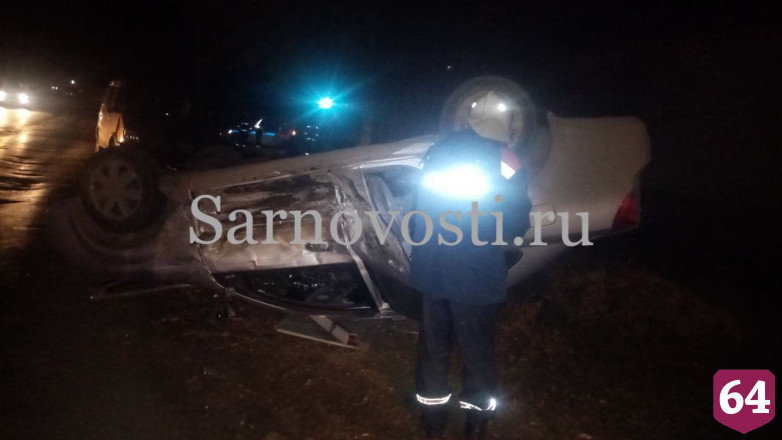 Под Саратовом «Соболь» опрокинул иномарку с женщиной