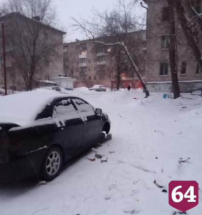 Автомобиль саратовца оставили без колес в День защитника Отечества