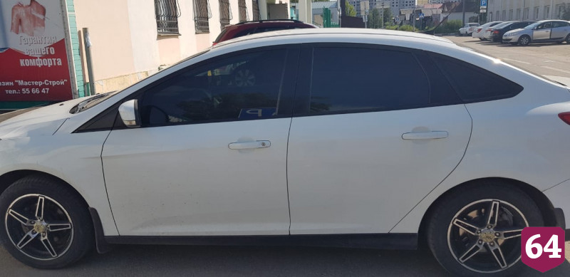 Приставы арестовали иномарку автоледи за долги по штрафам и кредиту 