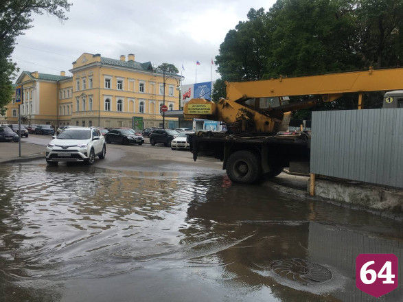 Центр Саратова подтопило после дождя