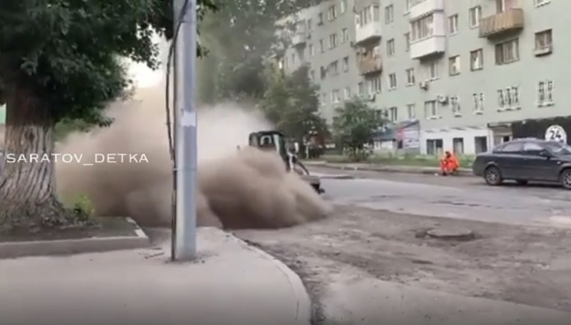 Жителей Саратова возмутили пыльные бури при ремонте дорог
