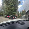 В Саратове автохамы оккупировали тротуар у сквера