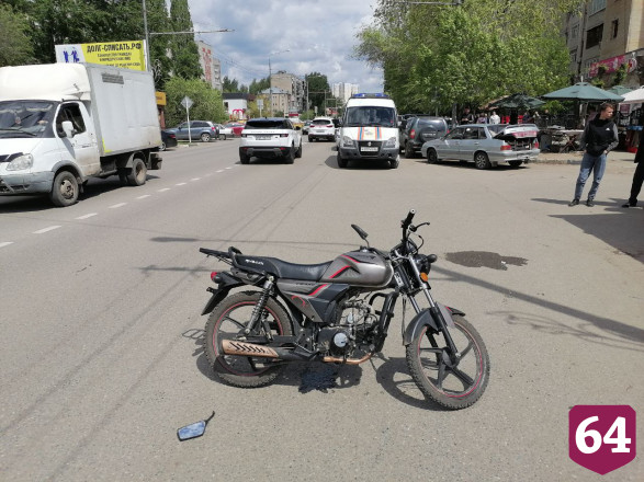 В Энгельсе мотоциклист задавил женщину с детьми