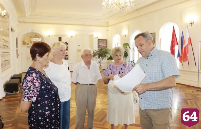 Саратовские ветераны впервые услышали гимн возрожденного музея САЗ
