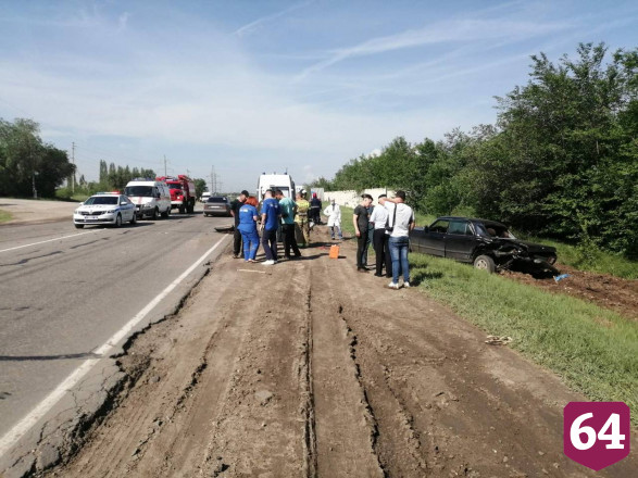 Пятеро мужчин покалечились в утреннем ДТП под Саратовом