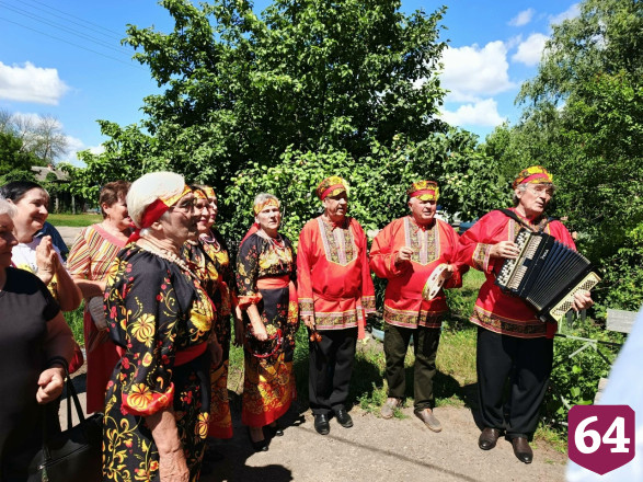 Жительница Саратовской области в 90 лет ведет уроки физкультуры