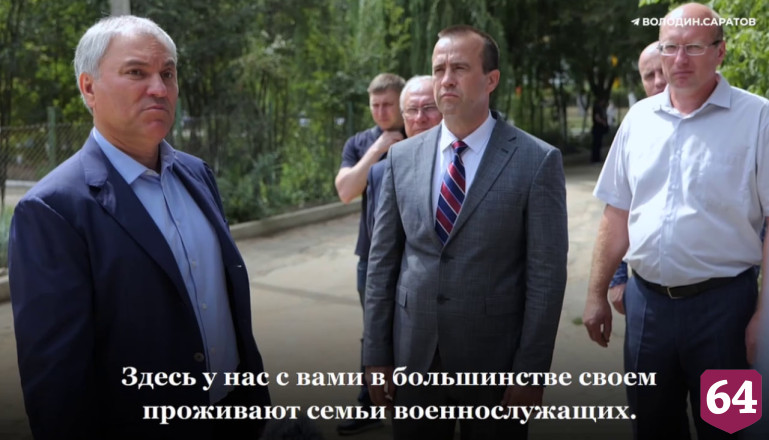 В саратовском поселке завершается строительство бассейна и ледовой арены