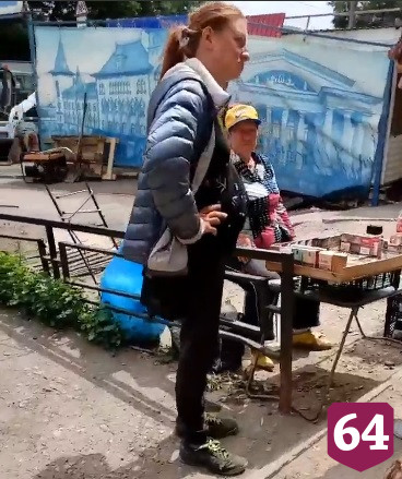 Жительницу Саратова возмутила торговля сигаретами у детского сада 