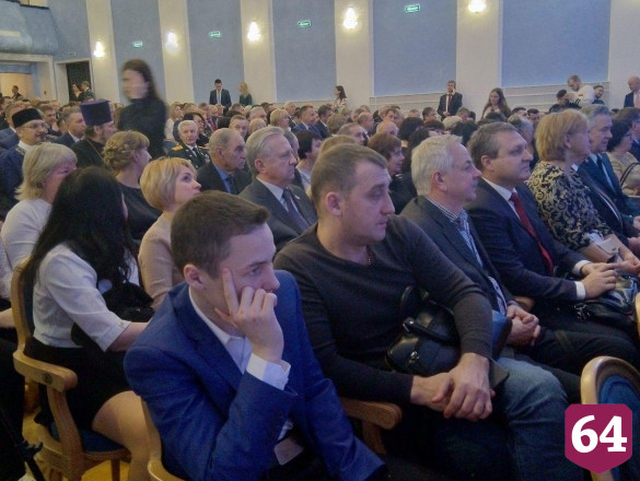 В День Конституции саратовский губернатор рассказал о важности общения с населением 
