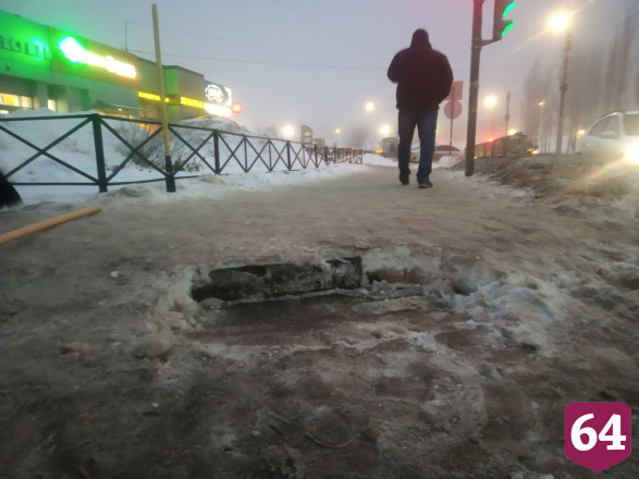 Житель Саратова чистит улицы от снега «из любви к городу»