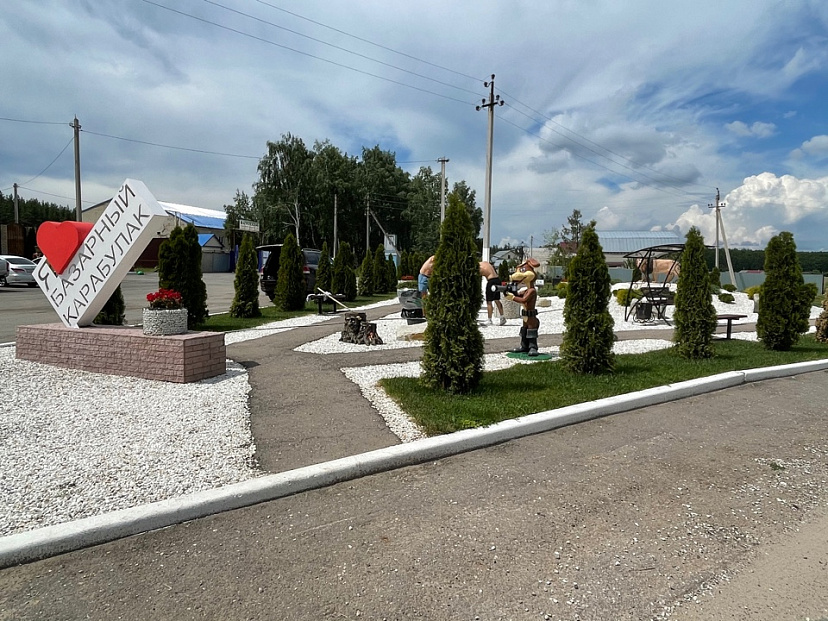 Под Саратовом на заросшем пустыре появился новый сквер