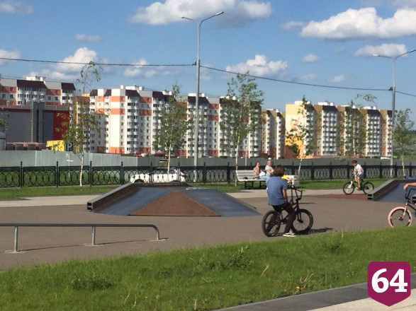 Саратовцы гуляют по бульвару Героев Отечества без масок