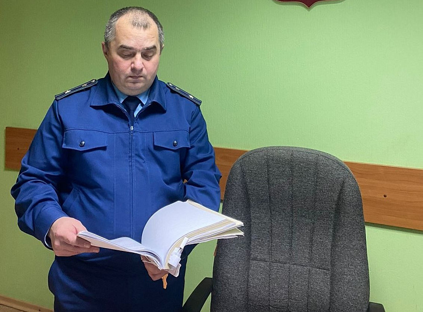 Житель Маркса обворовал инвалида во время объятий