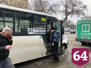 Полицейские выявили в Саратове 4 небезопасных автобуса
