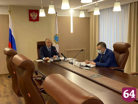 Саратовский губернатор потребовал круглосуточно чистить тротуары от наледи 