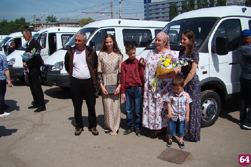 Бесплатные автомобили получили 24 саратовские многодетные семьи 