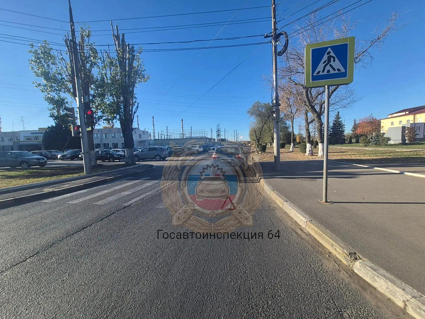 Кроссовер сбил мужчину на Брянской