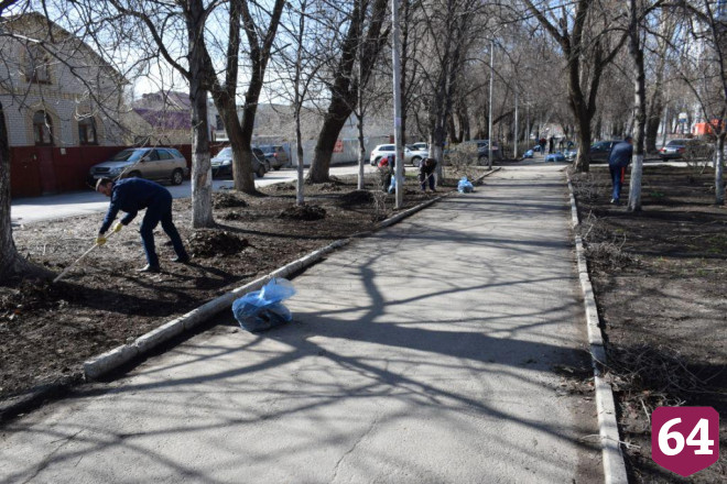 В Саратове 11 тысяч жителей вышли на субботник
