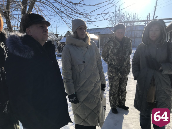 В саратовском парке медведь спит зимой под одеялами
