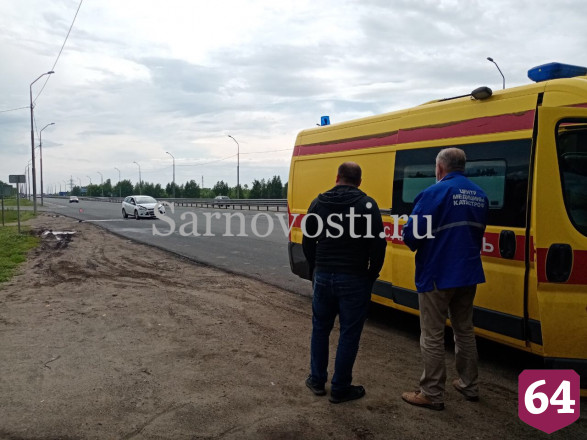 Два человека пострадали при столкновении иномарок на трассе под Саратовом