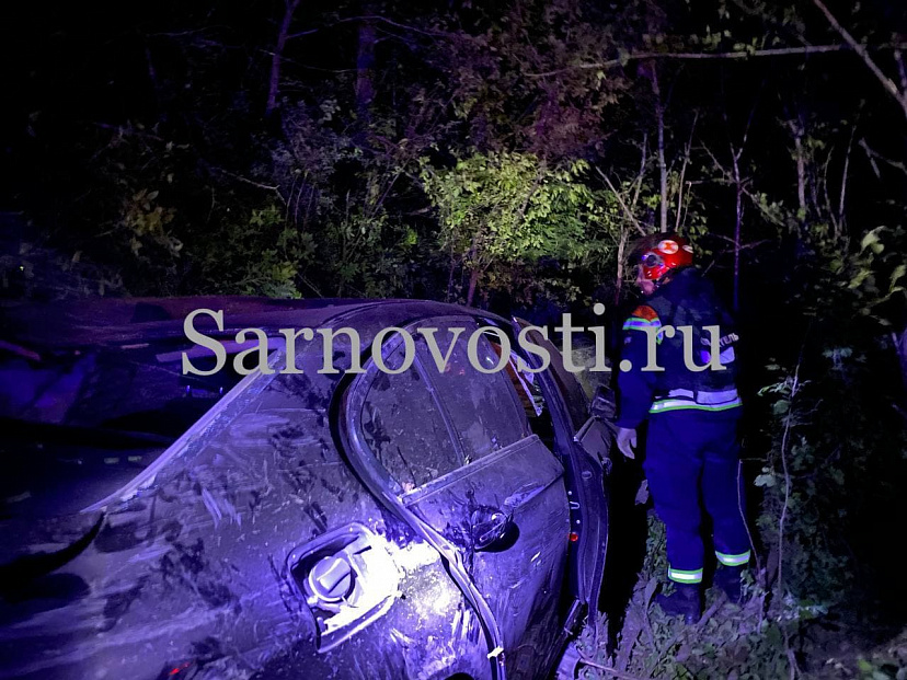 В Саратове водитель «БМВ» с пассажиром сбежали с места ДТП