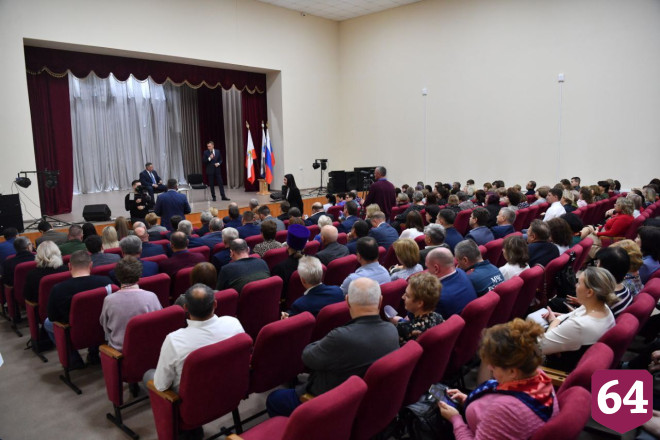 Губернатор дал поручения по решению проблем с водой и дорогами Аткарского района