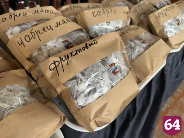 Саратовские волонтеры изготовили тысячу пакетиков целебного чая для бойцов СВО
