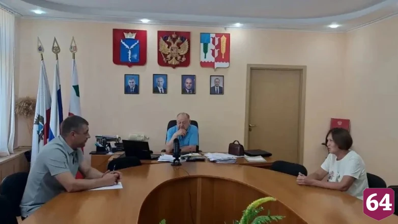 В саратовском поселке установят фонари на пути детей в школу и ФОК