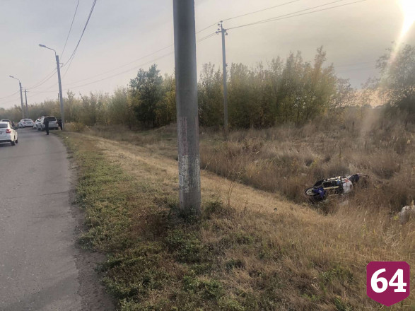 Под Саратовом в ДТП с «Рено» разбился насмерть мотоциклист
