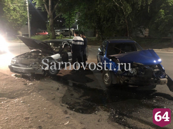 Молодой водитель легковушки разбил голову в ДТП на Большой Садовой
