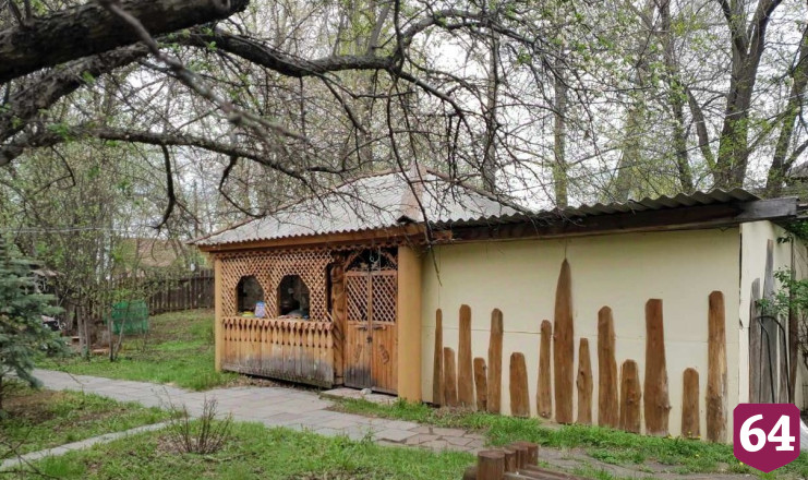 Под Саратовом продают усадьбу с 4 домами и прудом