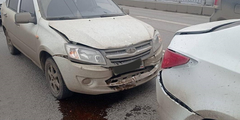 На мосту «Саратов - Энгельс» разбилась автоледи 