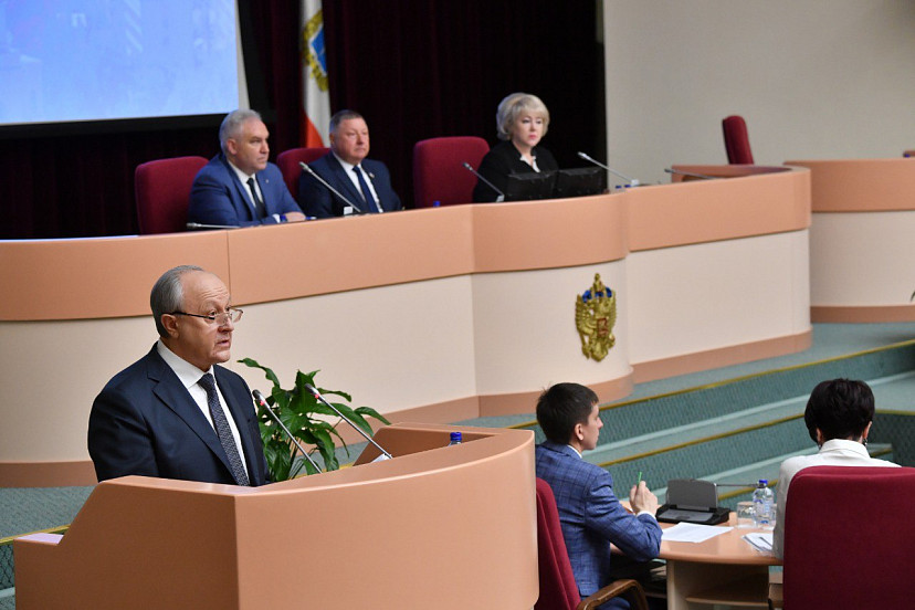 Губернатор призвал дать новый импульс экономике в условиях санкций
