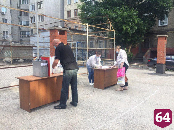 Саратовцы оценили возможность проголосовать во дворе и «не шататься по улицам»