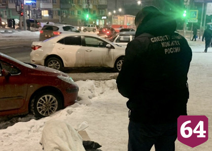 На улице Саратова обнаружили труп неизвестного 