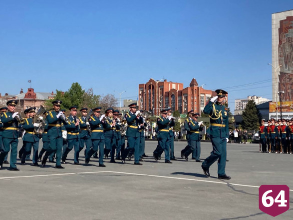 В Саратове состоялось торжественное прохождение войск в честь Дня Победы
