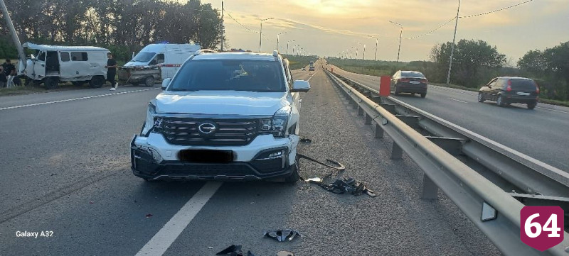 Два человека покалечились в ДТП с «буханкой» в Саратове
