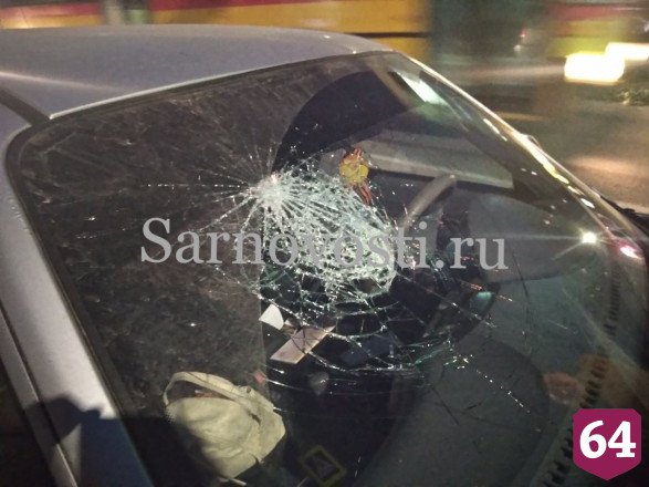 В Саратове пассажирка разбила головой лобовое стекло иномарки в ДТП 