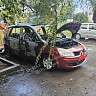 На парковке у детской площадки полыхал автомобиль