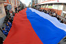 В Саратове и Энгельсе разворачивали 60-метровые триколоры
