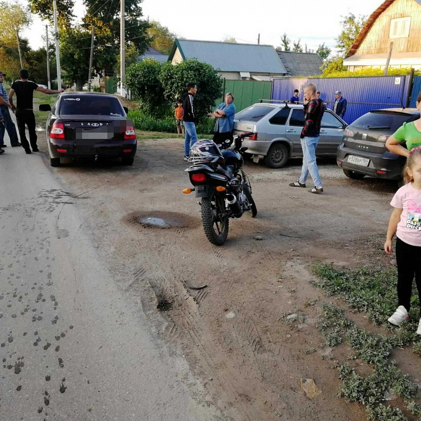 Под Саратовом мотоциклист сбил 10-летнюю девочку
