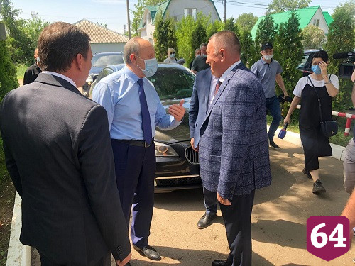 Губернатор поблагодарил коллектив Энгельсского дома-интерната за труд