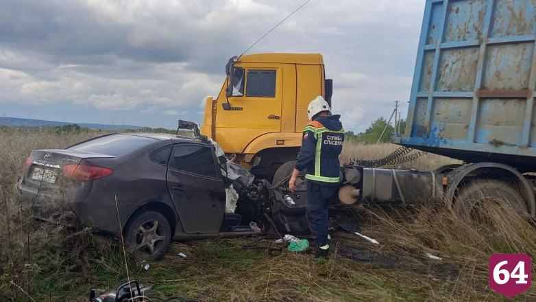 Мужчина погиб в ДТП с КамАЗом под Саратовом