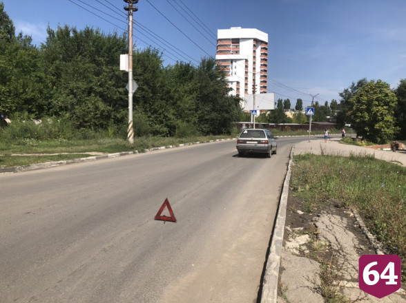 В Саратове школьник перебегал дорогу и попал под колеса иномарки