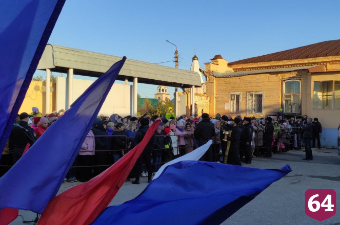 На проводах мобилизованным саратовцам передали рюкзаки и иконы